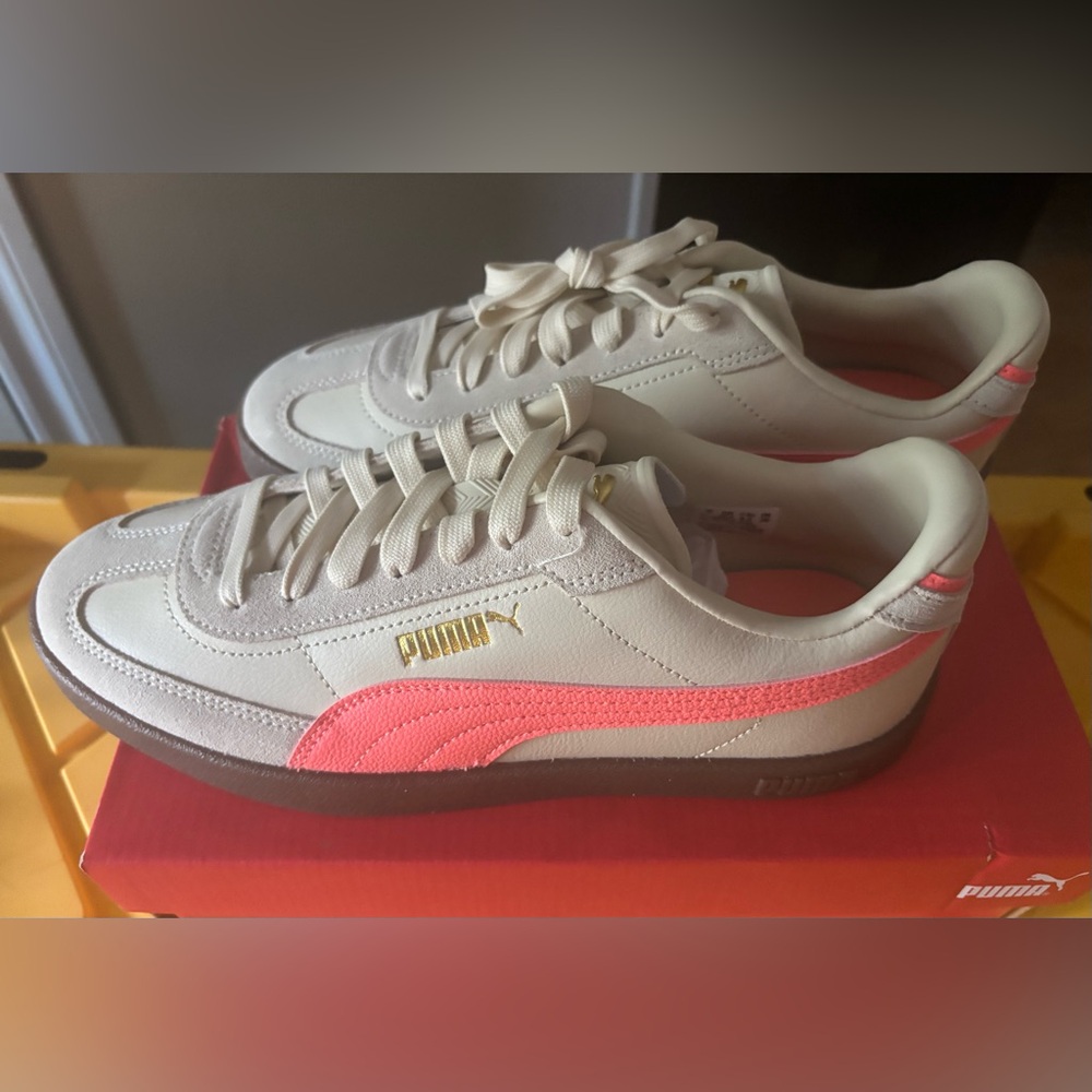 Puma Club II Era women’s alpine snow-fluro peach sneakers